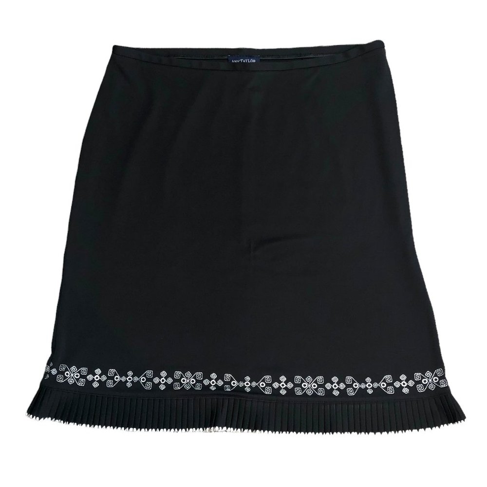 Ann Taylor Petites Black and White Embroidered Pleated Skirt